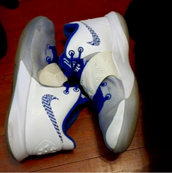 Nike Kyrie Irving Flytrap3 White Varsity Royal SZ 11 EUC - Picture 6 of 9